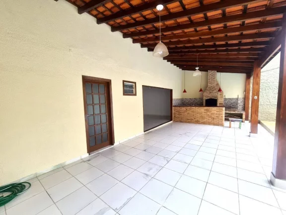 Imagem Excelente casa localizada no centro de Ubatuba - SP