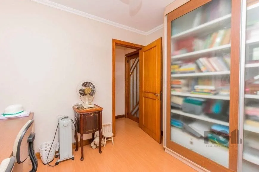 Imagem Casa de 380m² - 4 dormitórios, 2 suítes, 4 vagas no bairro Bom Jesus