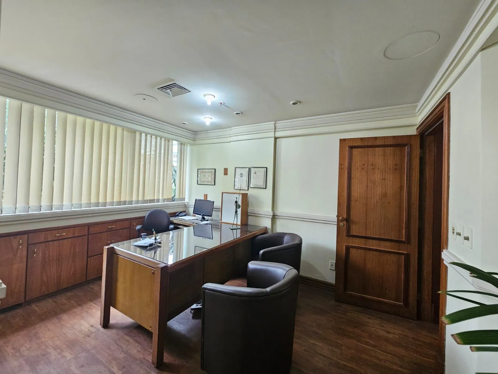 Imagem Sala comercial a 1 quadra do Parcão