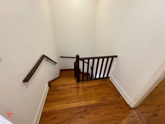 Imagem Casa comercial para locação em São Paulo-SP, bairro Pinheiros: 2 quartos, 2 salas, 2 banheiros, 1 vaga, 110m². Confira!
