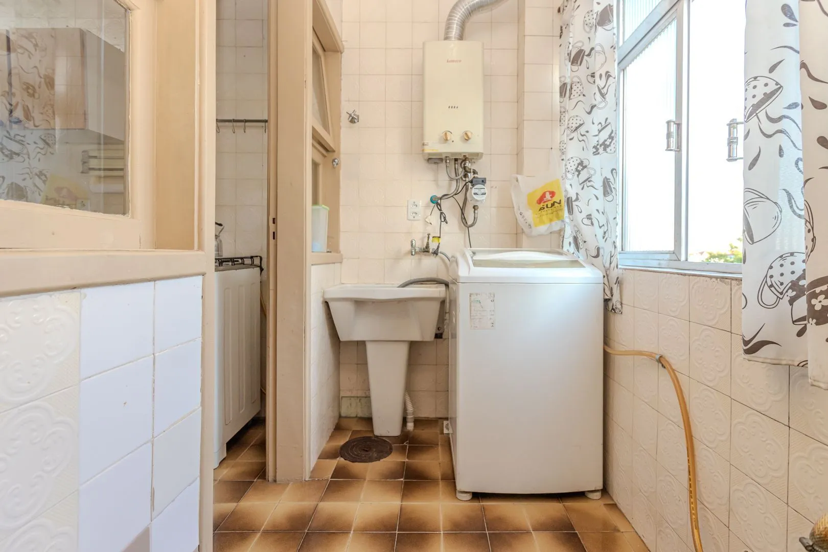 Imagem Apartamento de 2 dormitórios com dependência e vaga no bairro Santana DESOCUPADO
