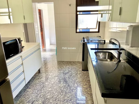 Imagem Apartamento de Luxo na Vila Hamburguesa: 3 quartos, 3 suítes, 3 salas, 5 banheiros e 4 vagas de garagem, 188m², São Paulo-SP.