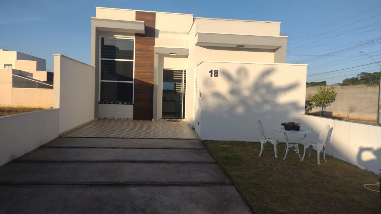 Foto do imóvel Casa à venda 2 Quartos, 1 Suite, 2 Vagas, 175M², Condomínio Residencial e Comercial Laguna, Pindamonhangaba - SP