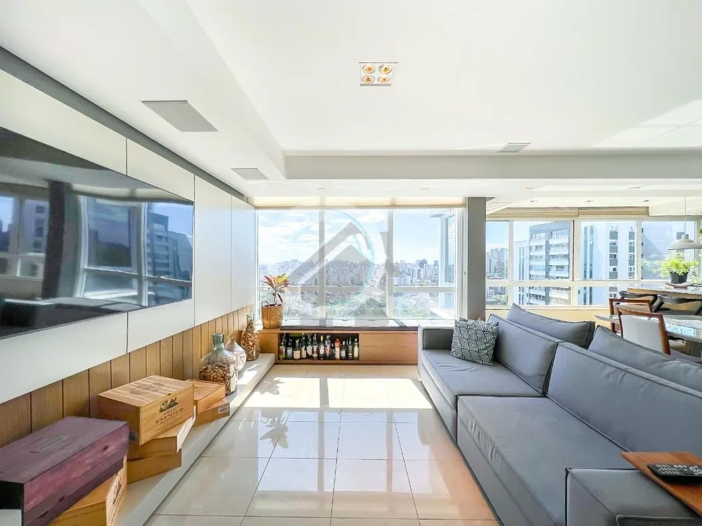 Imagem Apartamento semi mobiliado parte alta do bairro com vista! São 3 suítes todas com piso aquecidos (...