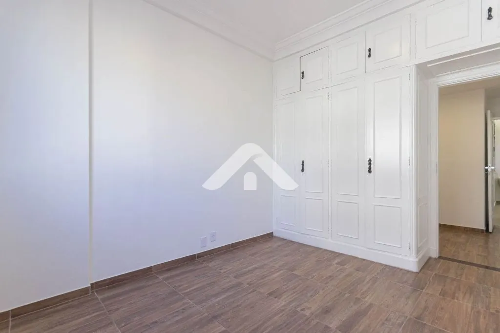 Imagem Oportunidade Estratégica em Laranjeiras - Apartamento de 93 m² com Localização Privilegiada