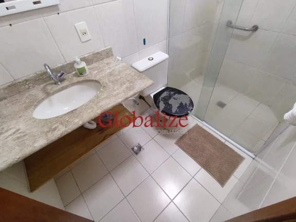 Imagem Linda sobreposta térrea com 4 suítes e amplo quintal de fundos com churrasqueira toda reformada no bairro da Ponta da Praia por R$.1.380.000,00.