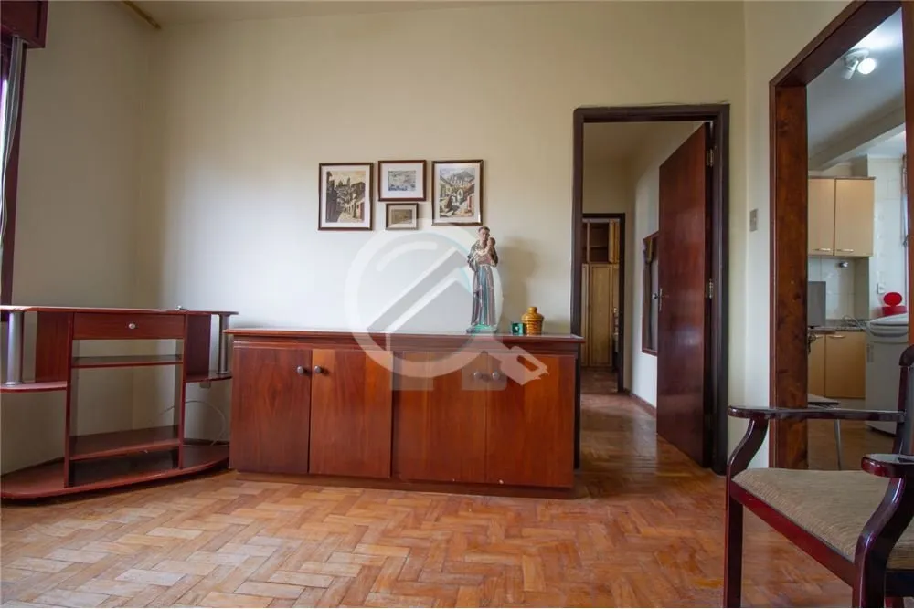 Excelente Apartamento, com ventilação cruzada, Cozinha e área de serviço, bom tamanho, sala, amp...