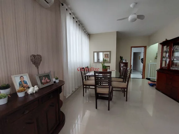 Imagem Casa com 6 Quartos e 5 banheiros à Venda, 212 m² por R$ 1.500.000