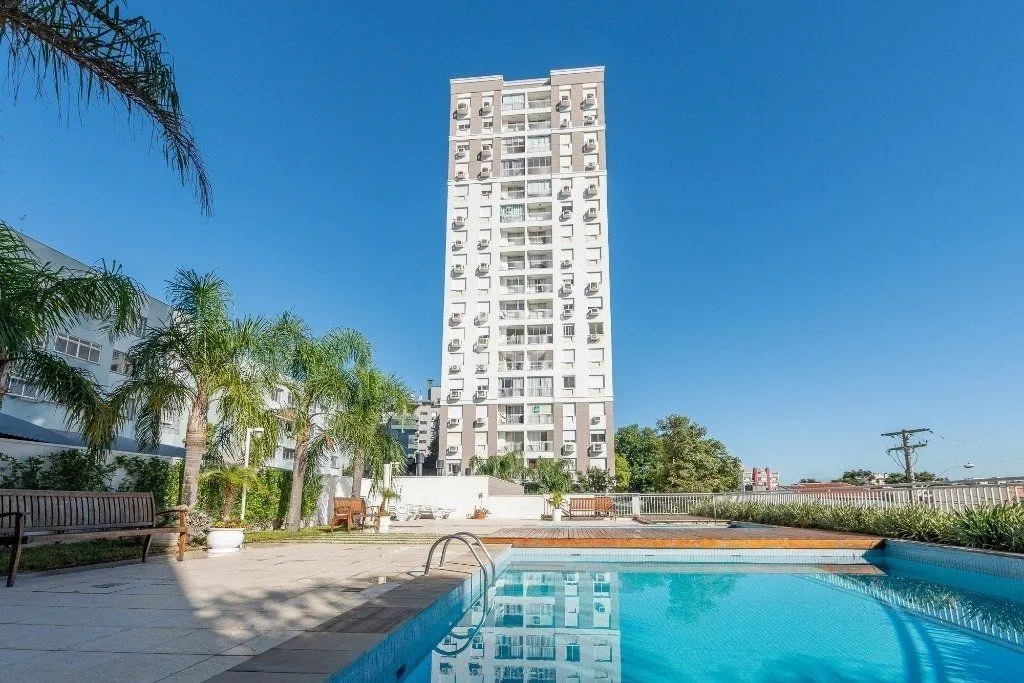 Imagem Apartamento de três dormitórios, suíte e uma vaga de garagem no bairro Cristo Redentor em Porto Alegre.