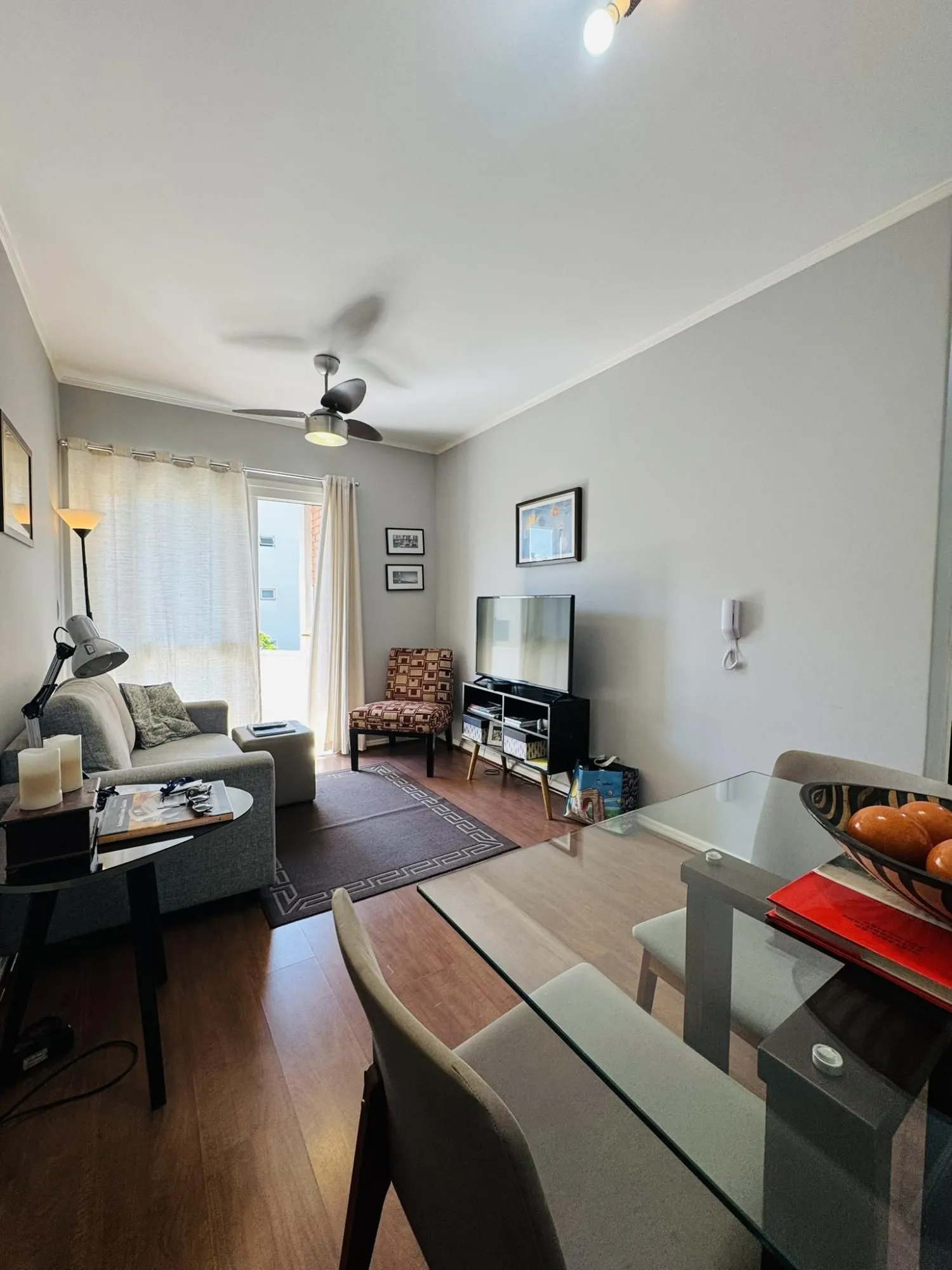 Imagem Apartamento 1 Dormitório Reformado com Sacada e Churrasqueira no Jardim Botânico