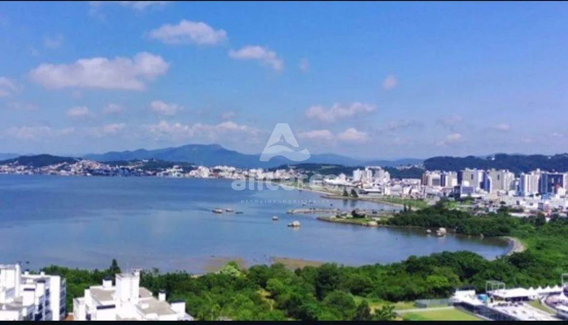 Imagem Apartamento à venda com 3 quartos 1 suíte, 77m² em Abraão Florianópolis