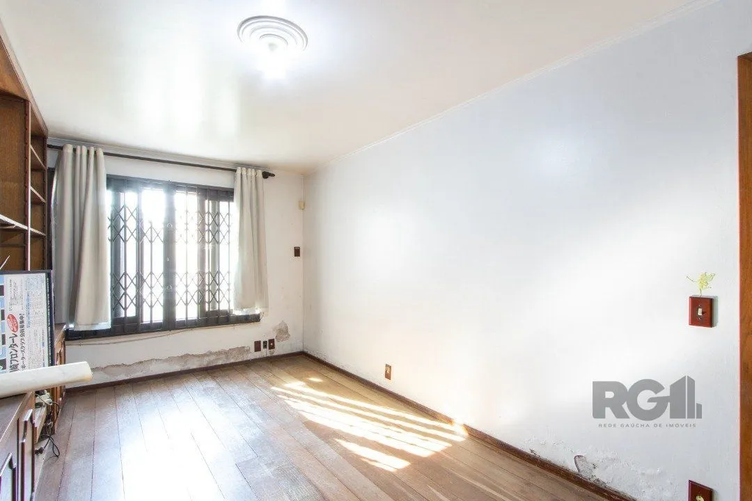 Imagem Casa para Venda - 72.6m², 4 dormitórios, sendo 1 suites, 6 vagas - Camaquã