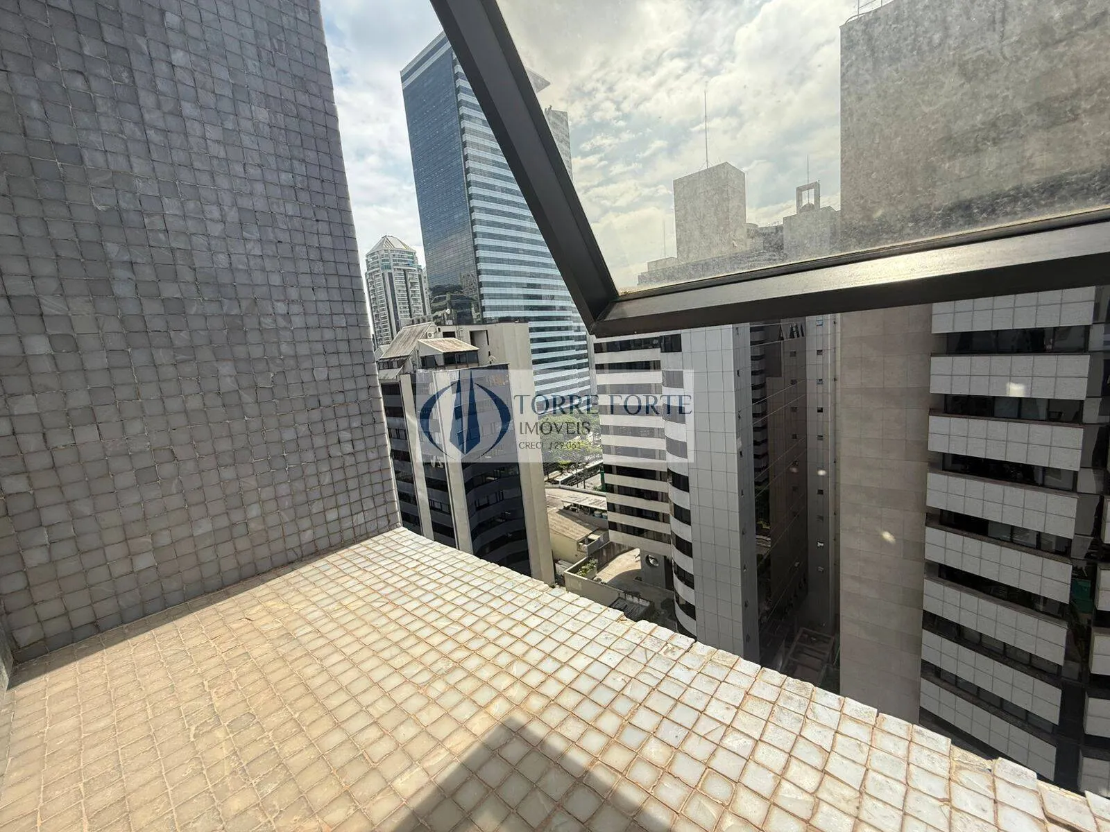 Imagem Ótima sala comercial com 42 m², 1 banheiro, 1 vaga de garagem, no Brooklin