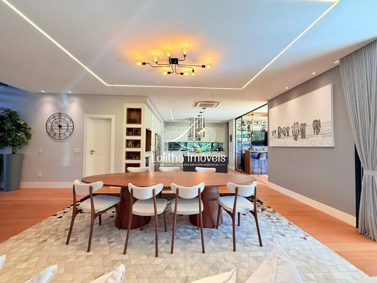 Imagem CASA COM 4 SUÍTES À VENDA EM JURERÊ INTERNACIONAL - FLORIANÓPOLIS/SC