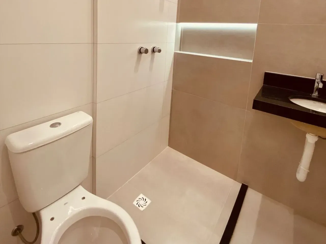 Imagem Apartamento com 2 Quartos à Venda ou Locação, 56 m² em Macuco - Santos