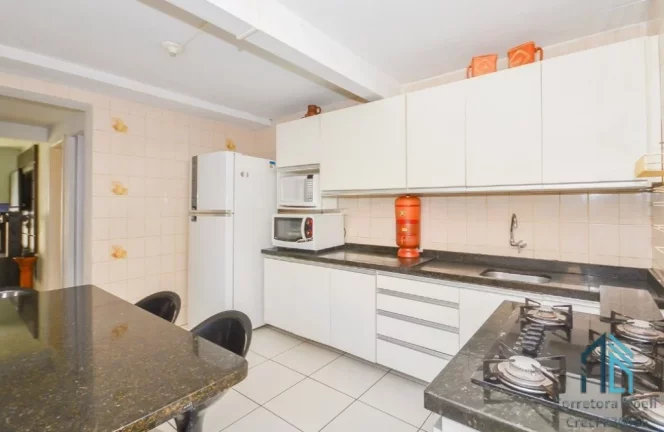 Imagem Casa a venda Semi mobiliada, 05 quartos, em ótima localização, no Bacacheri em Curitiba PR