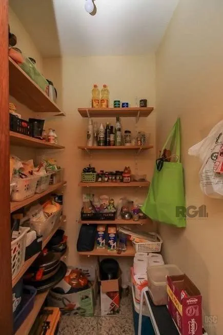 Imagem Casa com 3 Dormitórios no Bairro Tristeza na Zona Sul de Porto Alegre