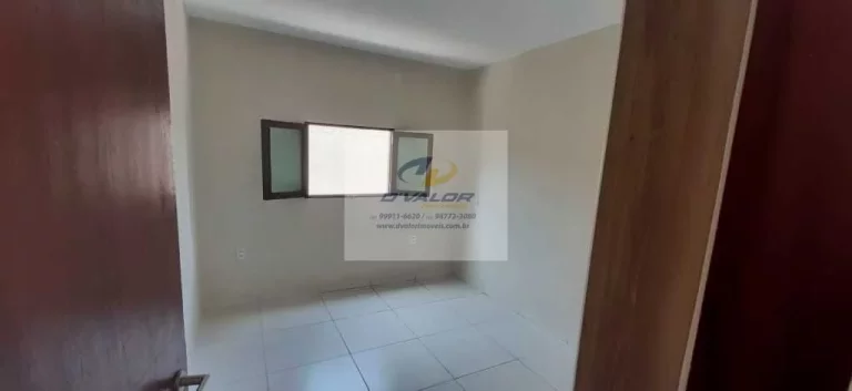 Imagem Vendo Casa com 150m², 3 quartos s/ 1 suíte, sala p/ 2 ambientes e 2 vagas de garagem
