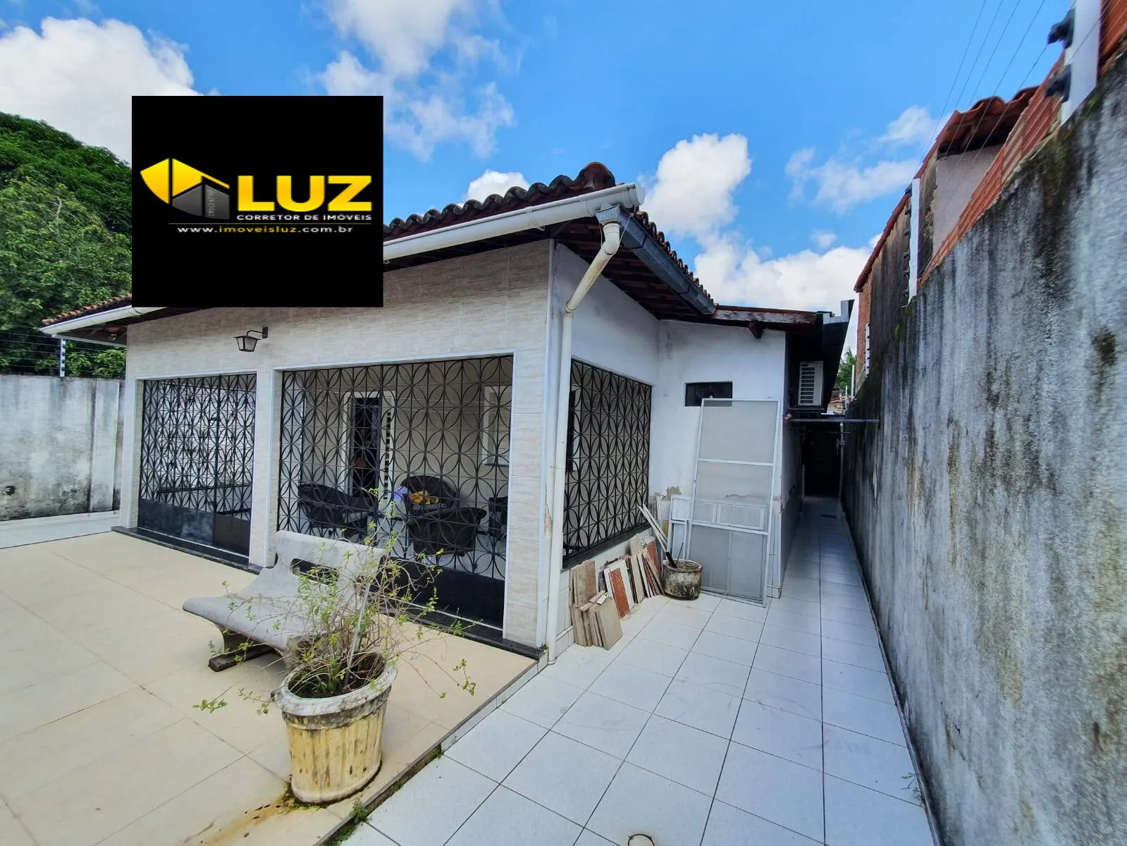 Imagem Casa com 528m² de Terreno em Messejana - Ideal para Morar ou Empreender!