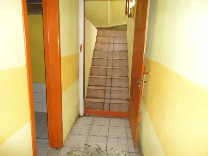 Imagem Casa com três dormitórios, suíte, piscina e 3 vagas.