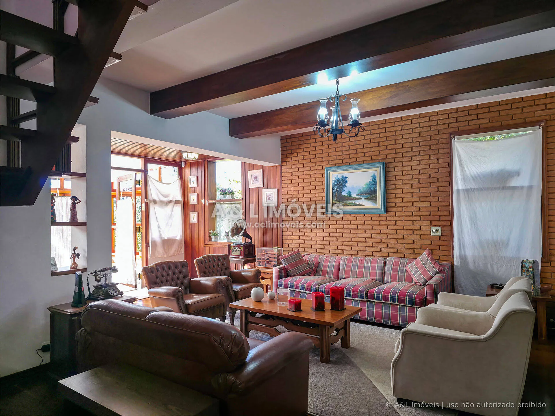 Imagem Casa à venda em Capivari, Campos do Jordão | 4 dormitórios e 2 suítes