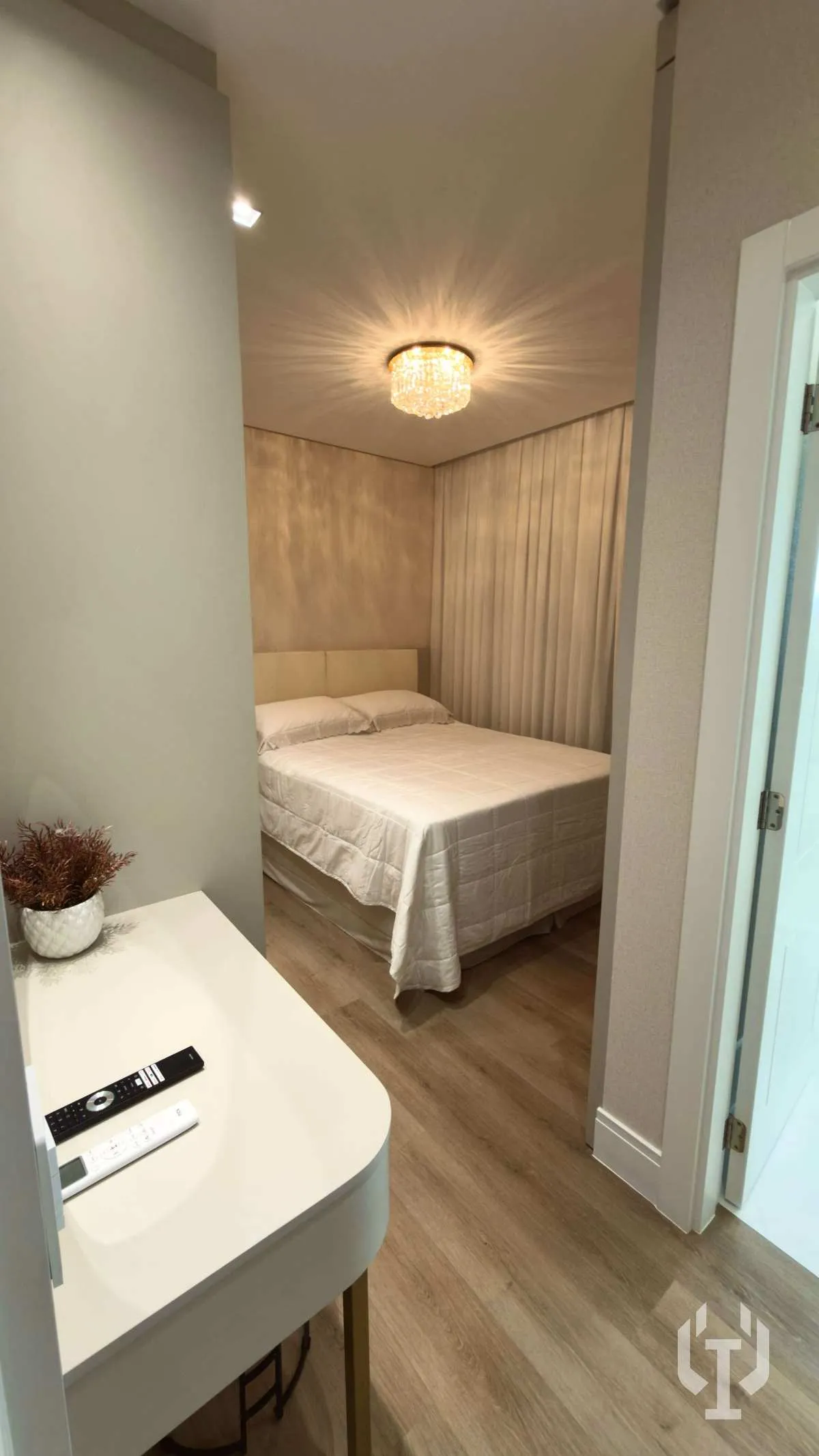 Imagem Apartamento San Lorenzo Dallo à venda, com 4 suítes, 4 vagas e finamente mobiliado no centro de Itapema