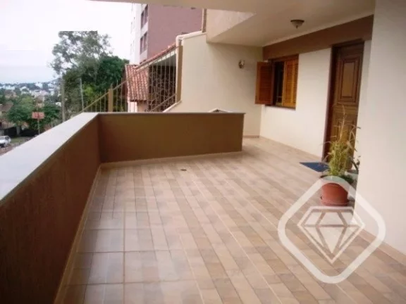 Imagem Casa individual com 4 dormitórios, sendo 1 suíte, e 3 vagas de garagem, no bairro Tristeza.

A Bri...