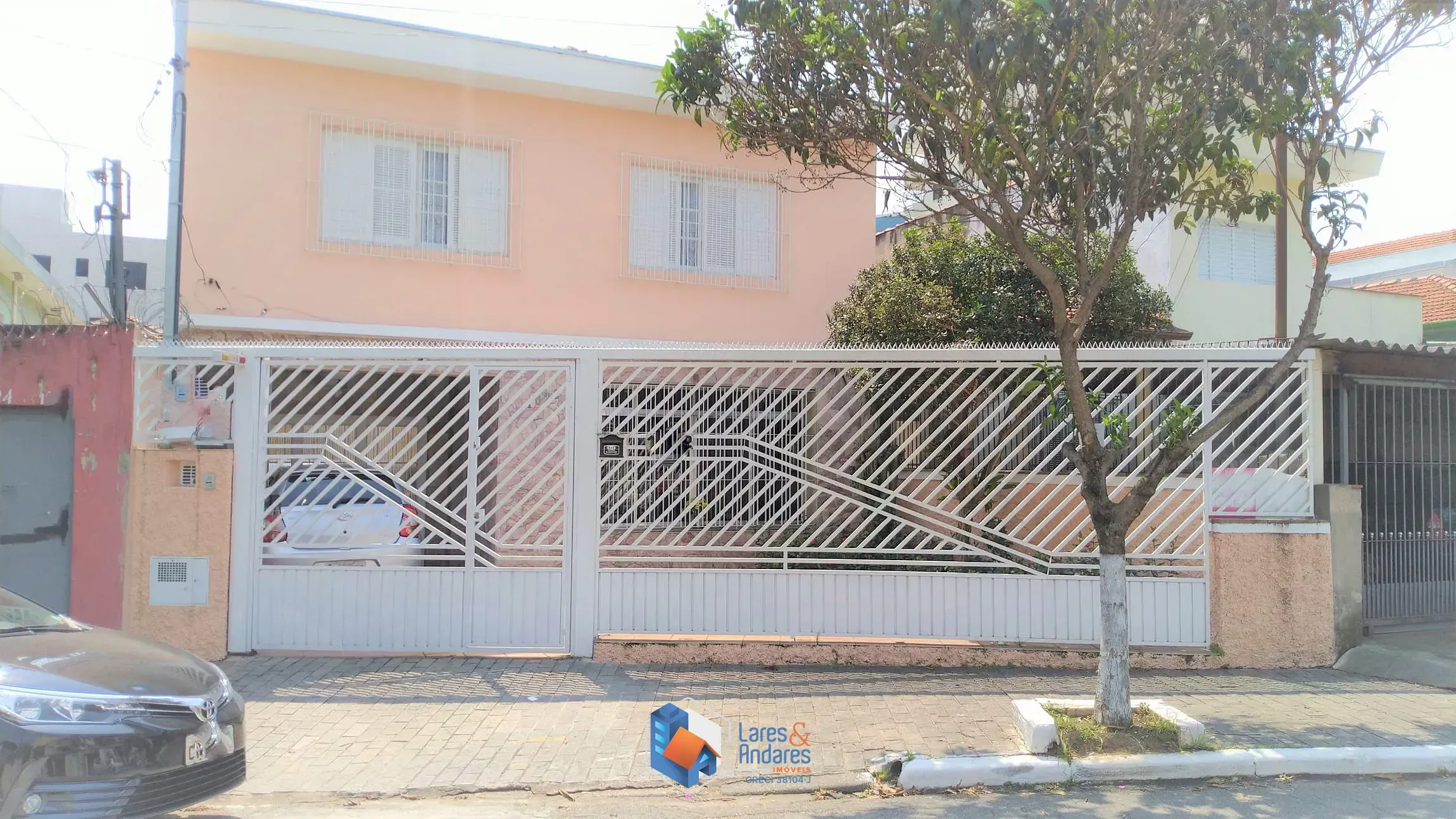 Foto do imóvel Sobrado à venda, com 360m de terreno na Casa Verde, com 4 dorm. 1 suíte, 2 salas, amplo terraço com salão de festas e 4 vgs de garagem. Oportunidade! em Rua Zanzibar