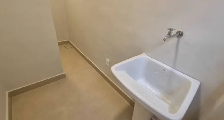 Imagem ÁTIMA ÁREA PRIVATIVA, REFORMADA COM 04 QUARTOS, 04 VAGAS NO SANTO ANTÔNIO!!