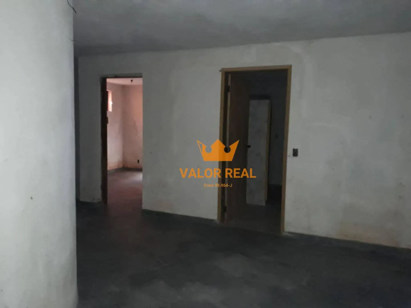 Imagem Magnifica casa em construção de alto padrão, possuindo 3.005m e mais 796m de área construida , possuindo um excelente design.