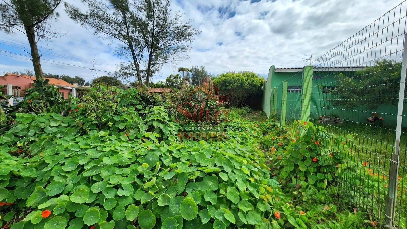 Imagem T656 | Terreno de esquina 325m² à venda a 150m do mar no Mariluz