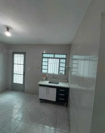 Imperdível casa para venda em Sorocaba-SP, bairro Jardim Santo André! 2 quartos, 1 sala, 1 banheiro, 2 vagas de garagem, 70m².