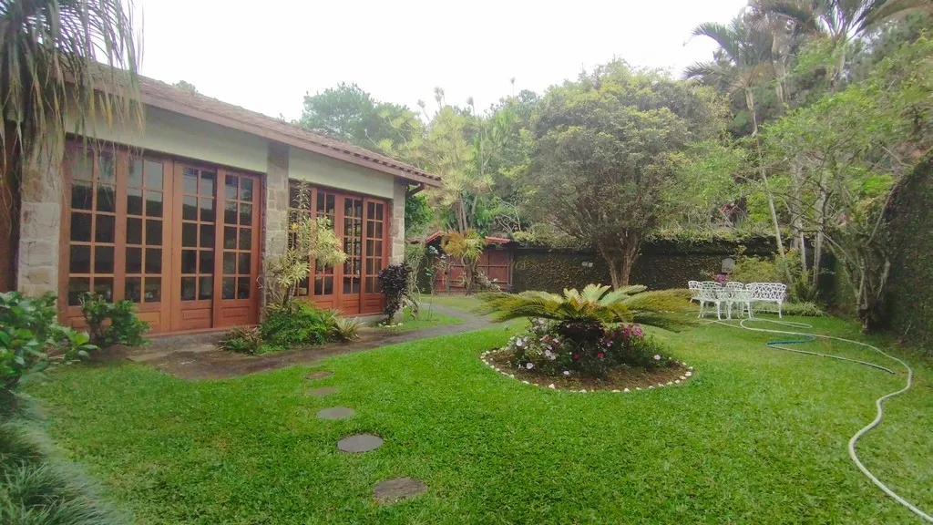 Imagem Casa em Condomínio para Venda em Teresópolis / RJ no bairro Vale Feliz