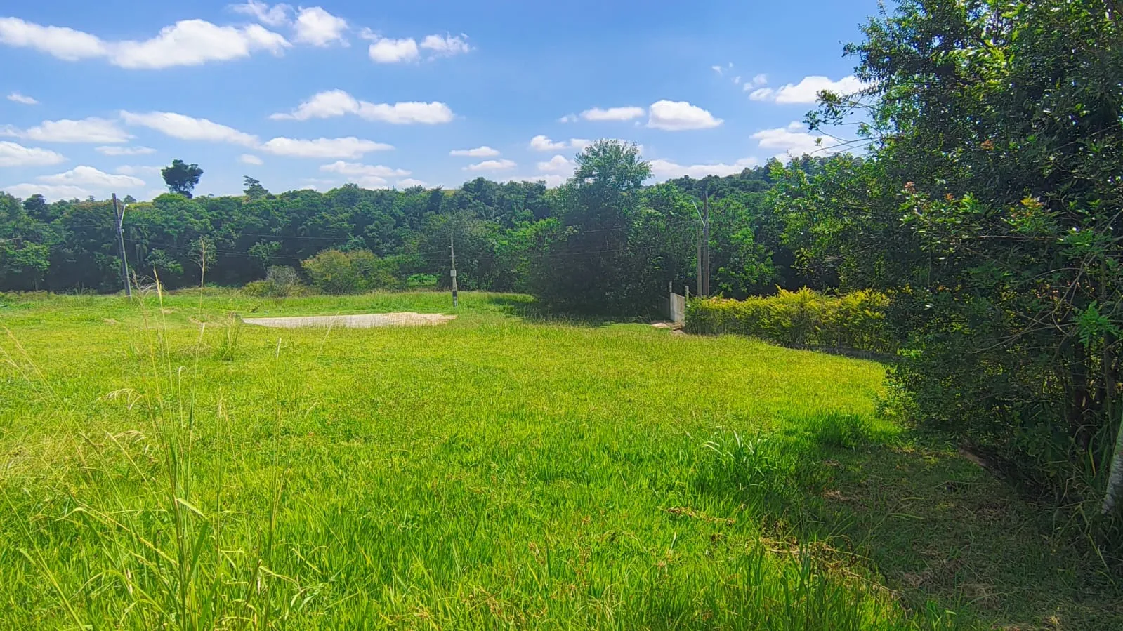 Imagem Terreno de 800m² com Vista para o Lago no Condomínio Village da Serra - Araçoiaba da Serra-SP