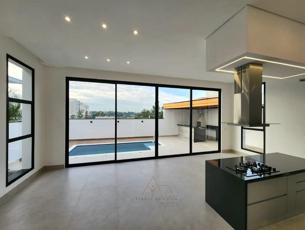 Imagem Imóvel de Luxo à Venda em Salto-SP: Casa com 3 Suítes, 4 Vagas e 265,50m² no Residencial Central Parque