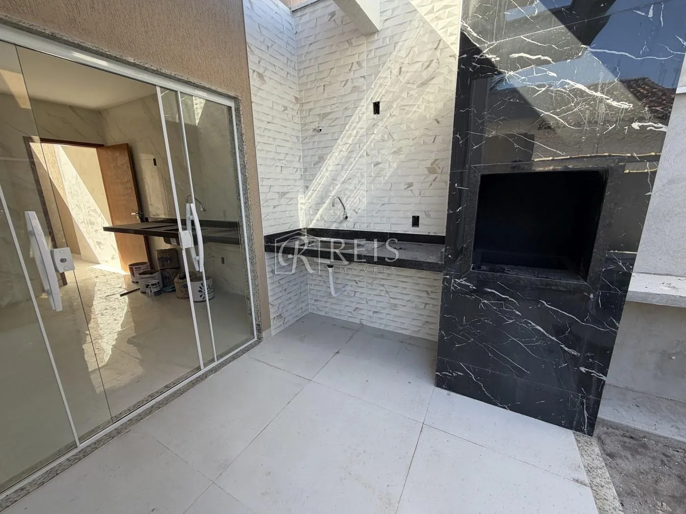 Imagem Casa para Venda em Rio das Ostras, Jardim Mariléa, 3 dormitórios, 1 suíte, 2 banheiros, 2 vagas