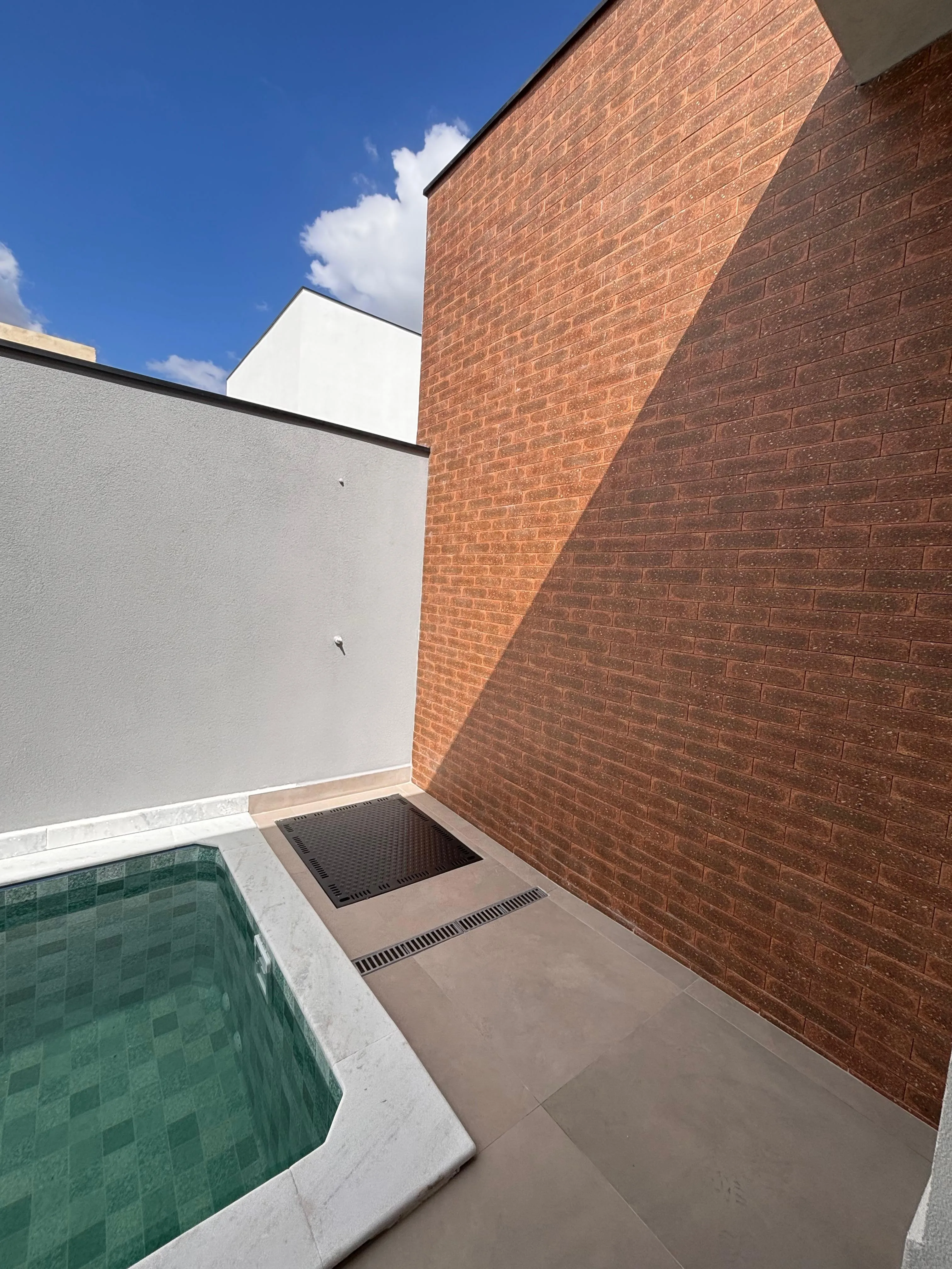 Imagem Linda Casa 2 dormitórios à Venda no Residencial Reserva Ipanema: Conforto e Praticidade