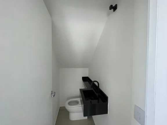 Imagem Casa com 3 Suítes e Piscina - Santana de Parnaíba/SP