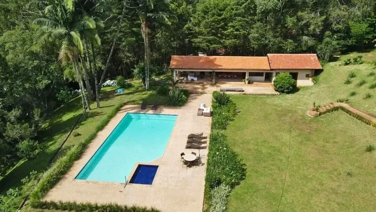 Imagem Chácara Exclusiva com Lago Privativo na Serra de Campos do Jordão