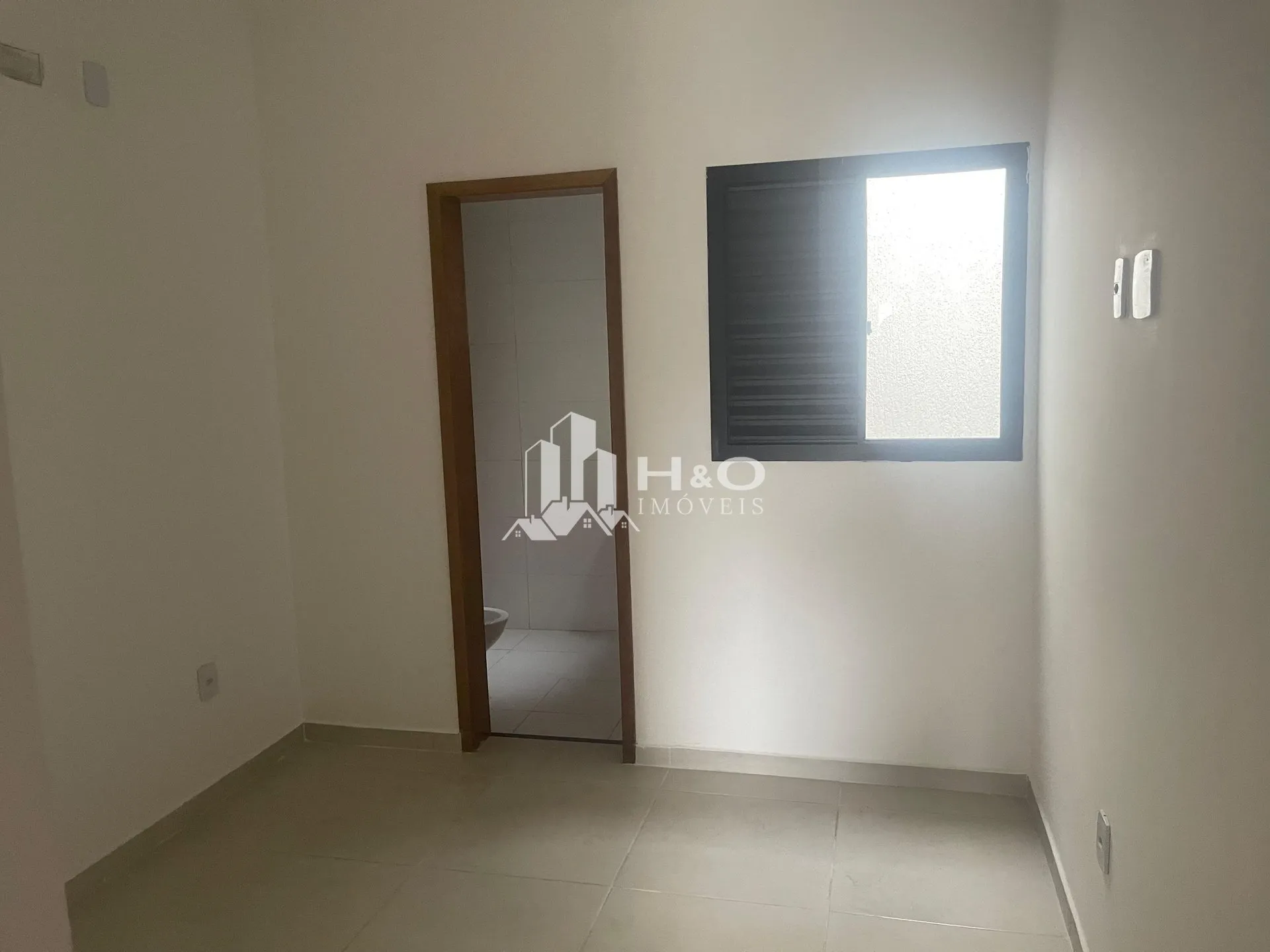 Imagem Oportunidade. Sobrado à Venda em São Miguel Paulista - 2 Suítes, Sacada, Financiamento pelo Minha Casa Minha Vida