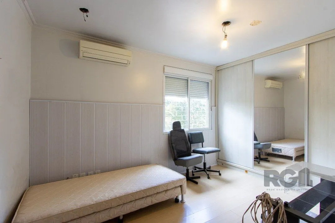 Imagem Casa para Venda - 239m², 5 dormitórios, sendo 1 suites, 2 vagas - Hipica