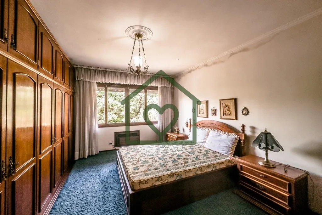 Imagem Belíssima casa, localizada no desejado bairro Bela Vista, com pátio com piscina e um anexo ao fund...