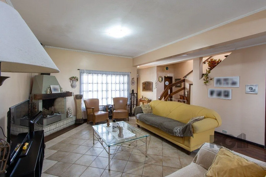 Imagem Casa para Venda - 300m², 3 dormitórios, sendo 1 suites, 4 vagas - Nonoai