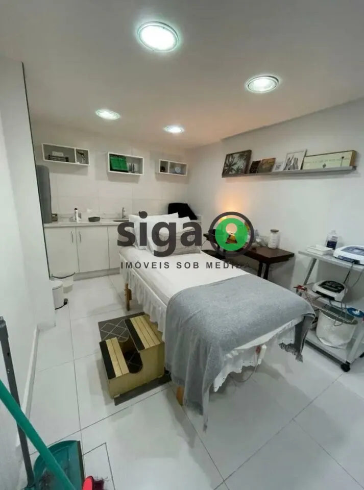 Imagem Casa assobradada no Itaim Bibi, com 200m² para Locação Comercial com várias salas.