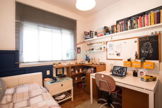 Imagem Lindo apartamento com 163m2 em rua muito procurada no Panamby. Condomínio com lazer completo destac...
