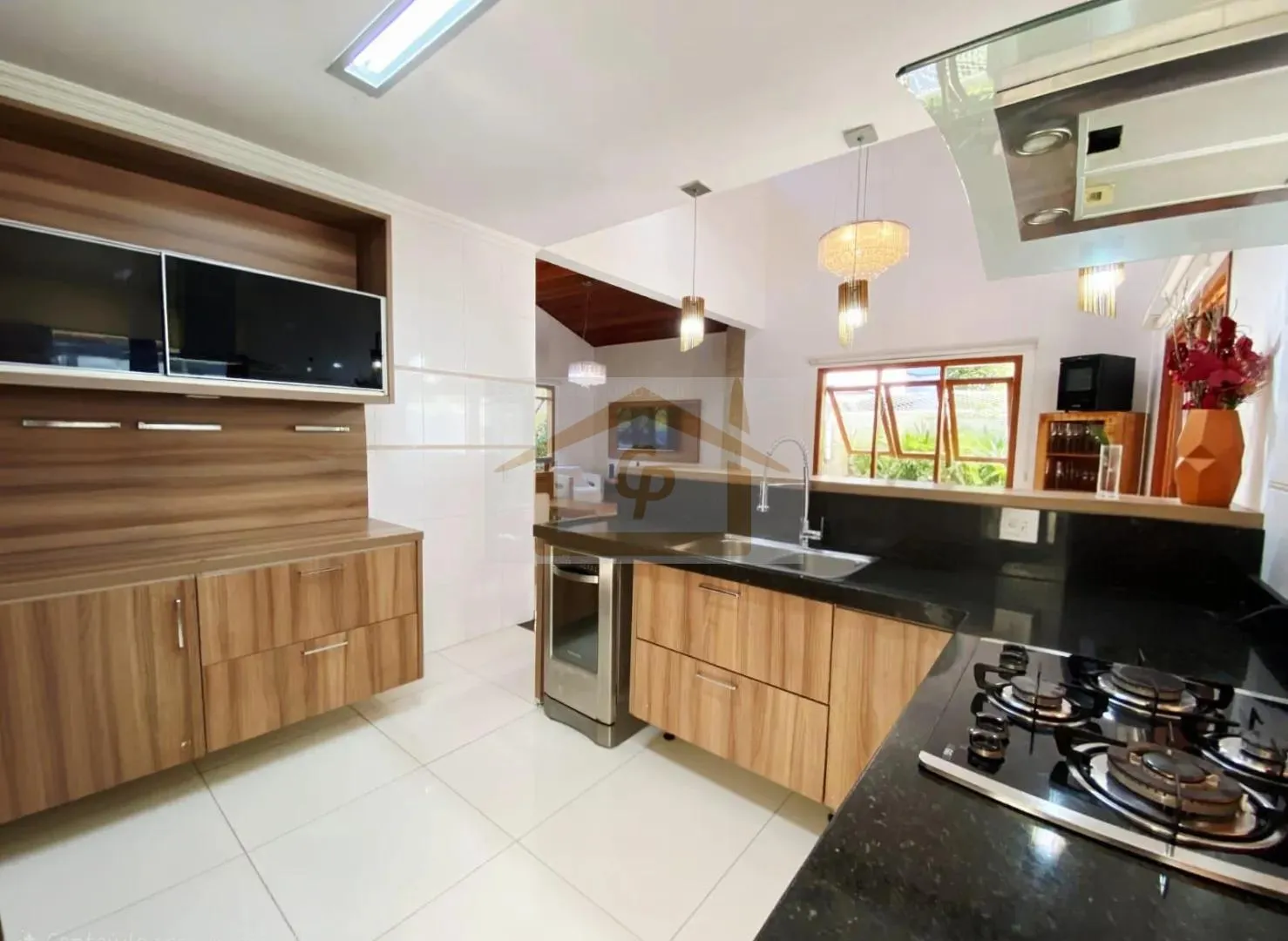 Imagem Sua nova casa te espera no condomínio dos sonhos! 3 suítes, 4 vagas
