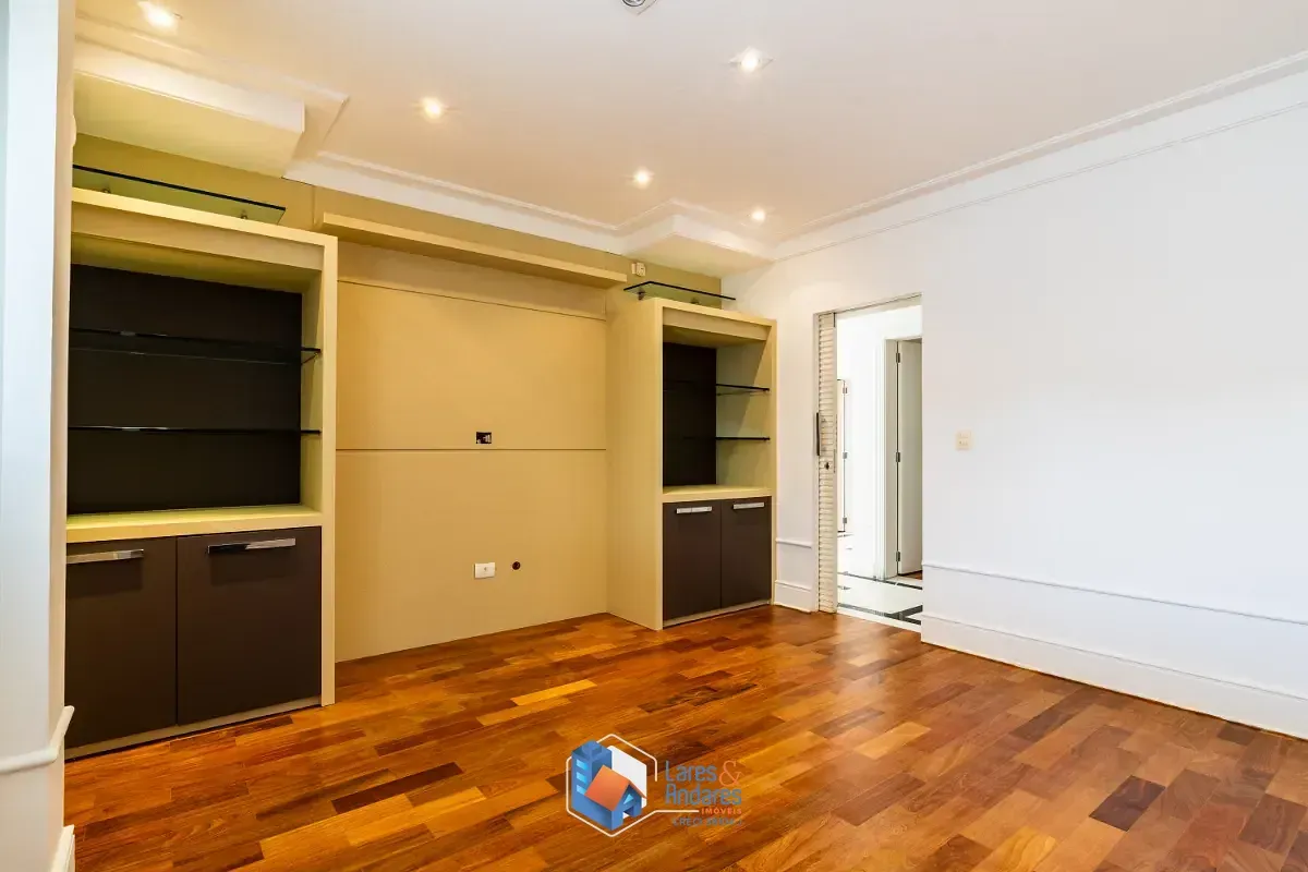 Imagem Sobrado para venda em Indianópolis com 5 quartos, sendo 5 suítes, 662m²