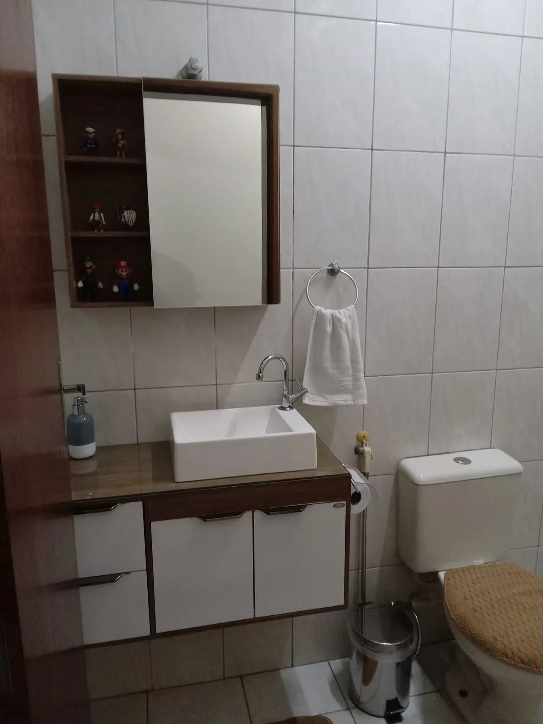 Imagem Sobrado à Venda no Bairro Maria Áurea, em Pindamonhangaba, Próximo ao Centro e à Avenida Principal
