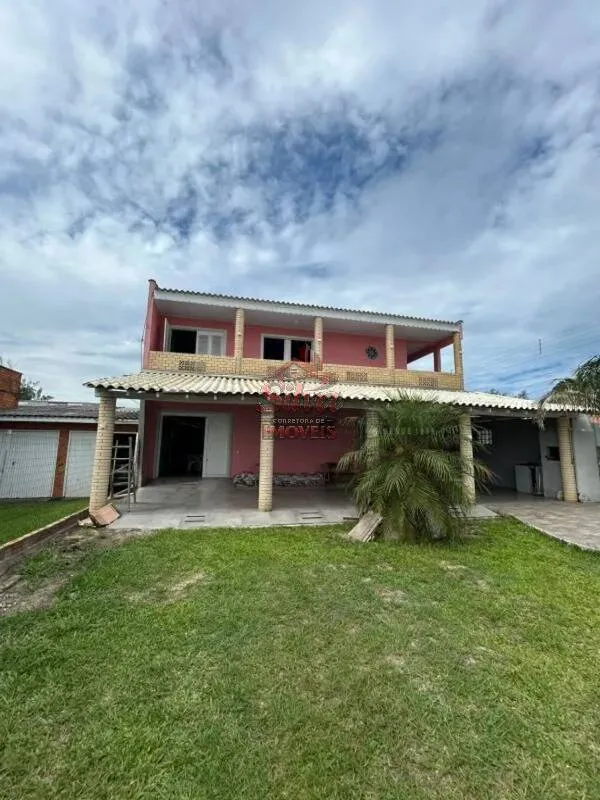 C1204 | Casa de esquina com 2 suítes à venda em Imbé a 200m do mar