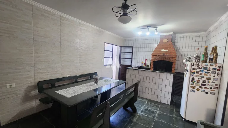 Imagem Oásis Urbano no Embaré: Sobrado Exclusivo com Piscina e Conforto Absoluto, 3 dormitórios, 1 suíte